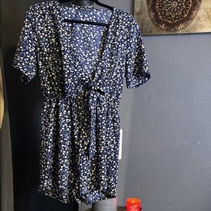 SHEIN Navy Blue Floral Short Sleeve V-Neck Romper